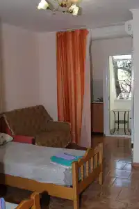 Eleni - 86