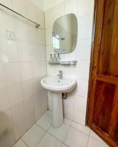 Sunny Palms Beach Bungalows - 15