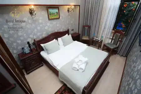 Royal Antique - 20