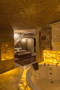 Solo Cave Suites - 101