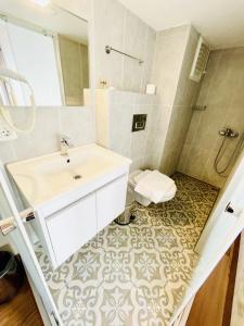 Qonaq & Suites - 42