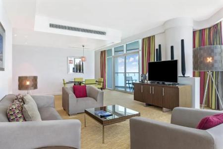 Hilton - 10