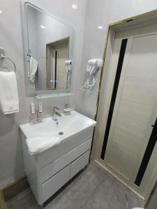 Art Regency Premium Free Airport Service - 32