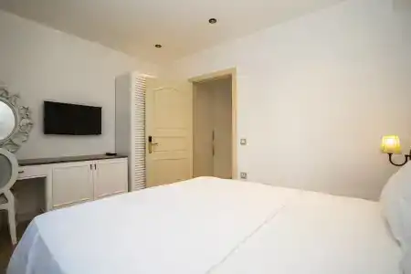 Channel Suites - 52