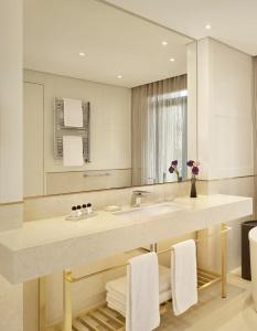 The Alexander, A Luxury Collection - 11