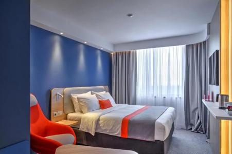 Holiday Inn Express Almaty - 3