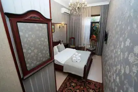 Royal Antique - 62