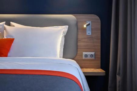 Holiday Inn Express Almaty - 9