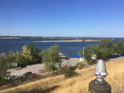 У Монумента - 2