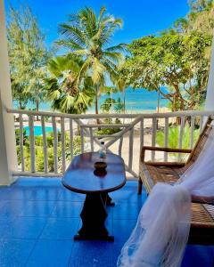 Sunny Palms Beach Bungalows - 13