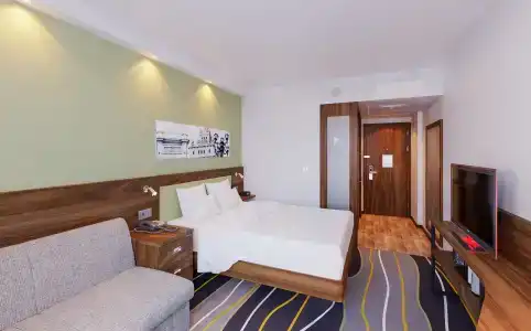 Hampton by Hilton - 19