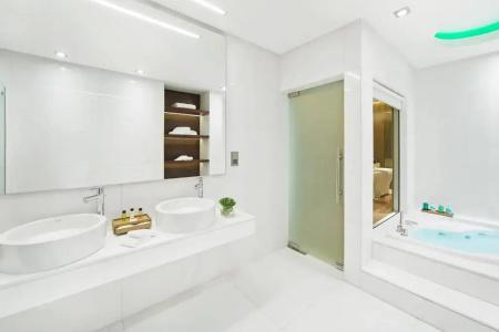 Four Points by Sheraton - 9