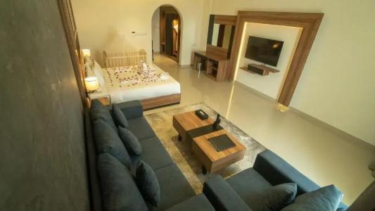 The Plaza & Resort - 9