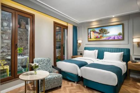 Royan Suites - 37