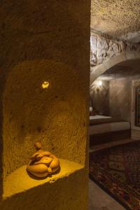 Solo Cave Suites - 102