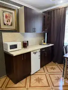 в центре - 1