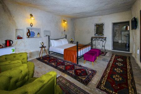 Nessa Cave - 1