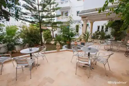 Hôtel Résidence Romane - 12