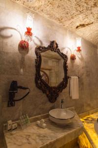 Solo Cave Suites - 113