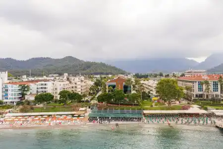 Fame Beach - 1