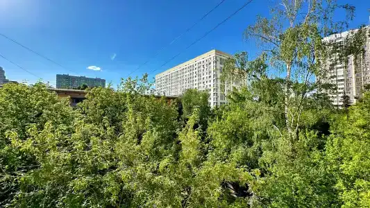на Салиама Адиля - 25