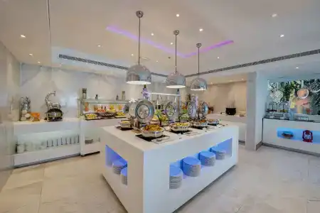 Hawthorn Suites by Wyndham Abu Dhabi City Center - 18