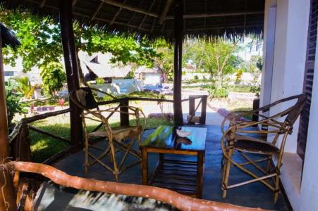 Zanzi Rest Bungalow - 14