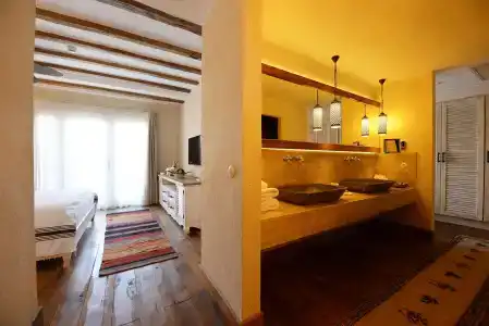 Unique-Boutique Class - Adults Only - 6