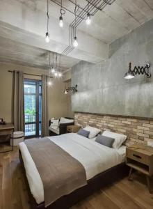 Hover Boutique - 2