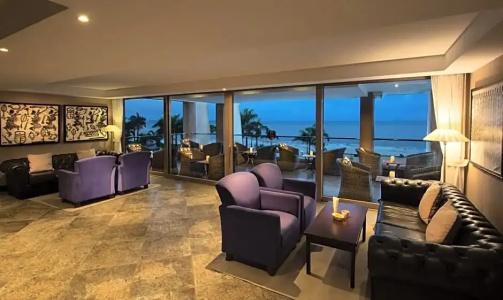 Ramada By Wyndham - 15
