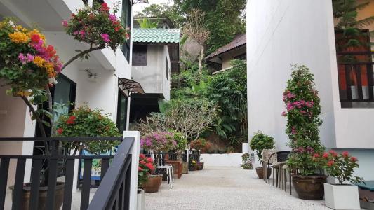 Kata Beachwalk and Bungalows - 4