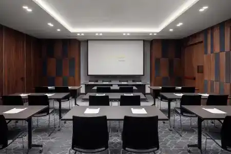 Courtyard By Marriott - 31