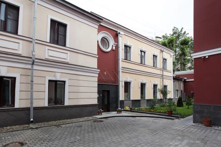 Петровский двор - 9