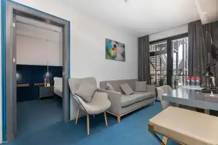Ramada by Wyndham Tbilisi Old City - 20