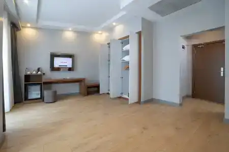 Center Hill Suites - 81