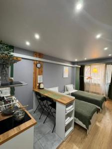 Evergreen Apart - 21