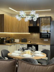 BushHouse Luxe - 1