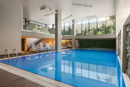 Ramada by Wyndham Tbilisi Old City - 1