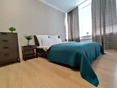 Двухкомнатная просторная квартира в центре города - 25