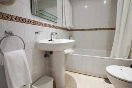 Ramada & Suites by Wyndham Costa del Sol Fuengirola - 179