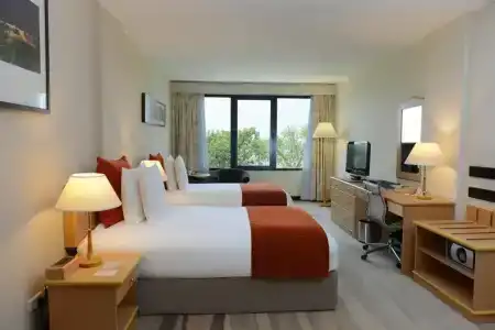 Crowne Plaza Muscat, An Ihg - 4