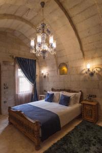 Solo Cave Suites - 36