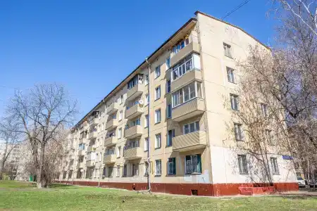 У метро Сходненская - 17