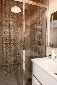 West Inn - 103