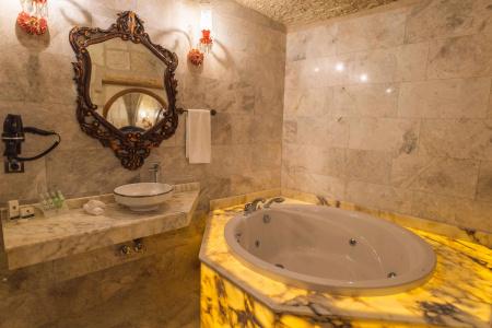 Solo Cave Suites - 112