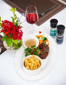Golden Tulip - 42