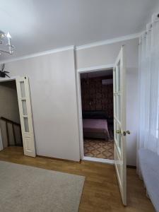 Двухэтажный дом в центре - 14
