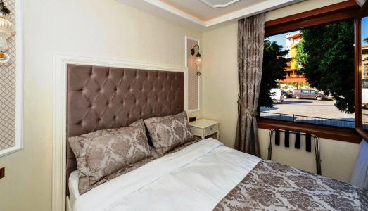 Zeynep Sultan - 23