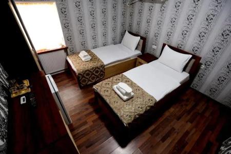 Hilton Plaza 777 - 24