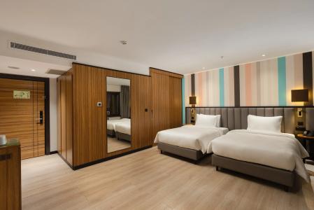 Ramada Encore by Wyndham - 33